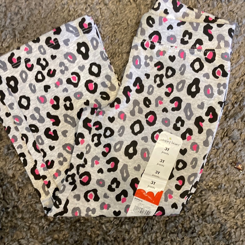 New with tags jumping beans girls joggers. Size 3T